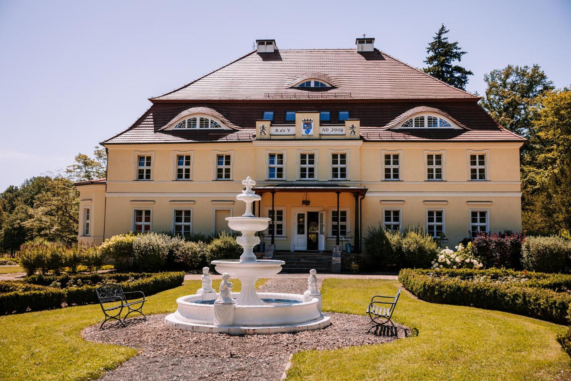 Palac Bogaczow - Noclegi - Restauracja - Przyjecia 外观 照片